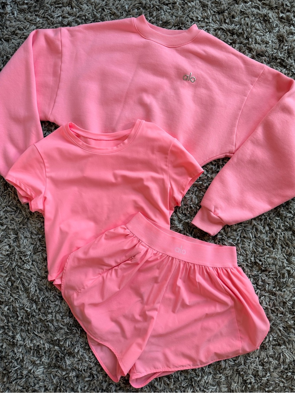 ALO Yoga SET Pink Neon Bubblegum Crop Accolade + Finesse Top + Matchpoint Shorts